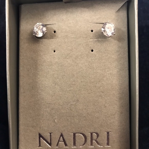 🙀Nadri ~3 CT stud earrings - Picture 1 of 5